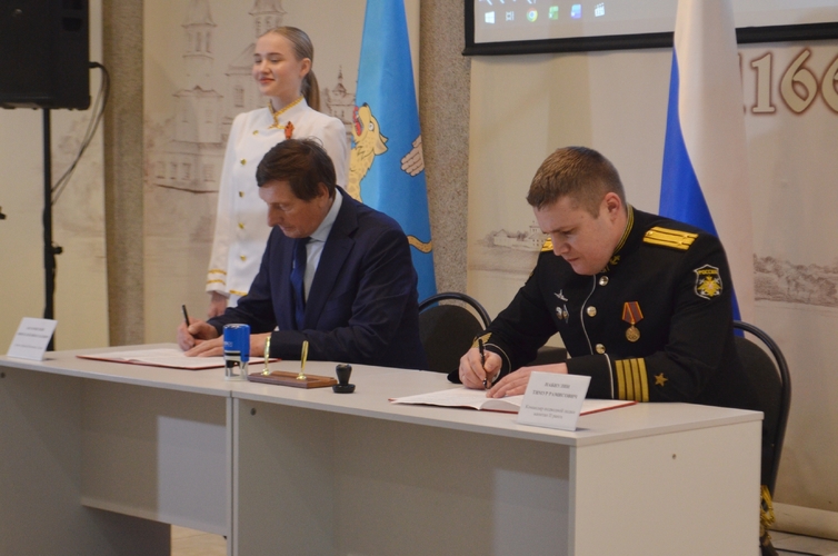 Торжественное мероприятие подписания Соглашения о сотрудничестве между городом Великие Луки и экипажем подводной лодки "Великие Луки"