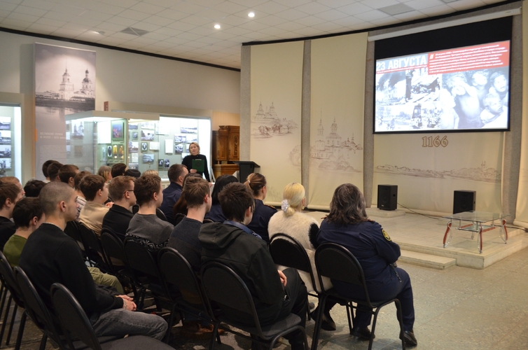 Урок мужества "Великое сражение на Волге и малый Сталинград" в Краеведческом музее города Великие Луки